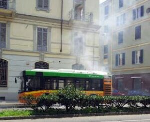 Autisti contro bus obsoleti: “Non c’è da stupirsi se prendono fuoco”