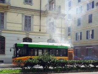 Autisti contro bus obsoleti: “Non c’è da stupirsi se prendono fuoco”