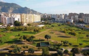 Istat: Calano auto e moto, aumentano car sharing e bici