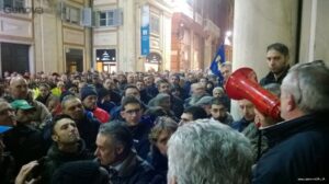 Amt Genova ancora stop al bilancio, è caos