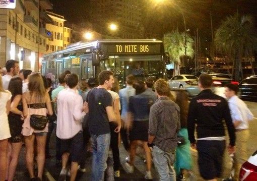 Savona, grande successo per il To_Nite Bus, muovi la Movida
