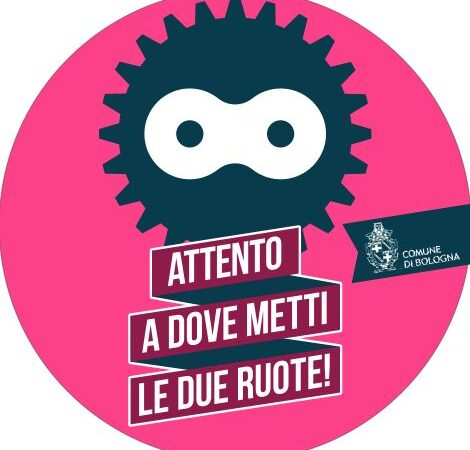 Bologna, il Comune regala rastrelliere per le bici