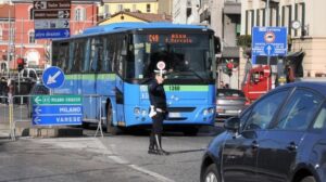 I passeggeri comaschi promuovono il servizio di Asf autolinee