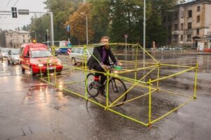 Riga, protesta dei ciclisti per chiedere più spazio e sicurezza