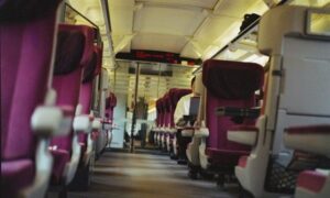 La Val d’Aosta non paga, Trenitalia dimezza le corse