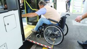 Disabili e tpl: “Un’odissea prendere il bus. E non c’è aiuto per i ciechi”