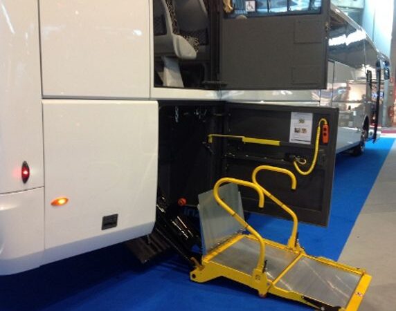 Ad Ascoli il bus che trasporta fino a sei disabili in carrozzina