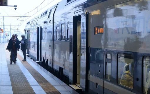 Pendolari minacciano una causa: Trenord convoca i comitati