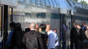 Treni, da febbraio rincaro del 4% riesplode la rabbia dei pendolari