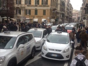 Genova, il Giudice di Pace riabilita Uber: è caos