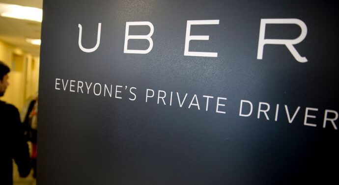 Tassisti protestano a Torino, Uber: “Il teletrasporto ci soppianterà”