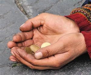 Nuovi poveri, la Caritas raddoppia i progetti anticrisi: dai voucher al car sharing