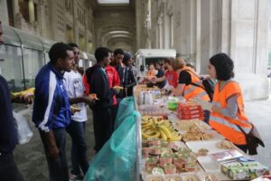 Milano, rivolta choc all’Atm: “Non guidiamo i bus per portare i profughi”