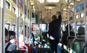 Sondaggio Anci: “Gli italiani chiedono mezzi pubblici efficienti e più piste ciclabili”