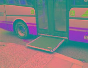 Elevatori sui tram per aiutare i disabili a Milano