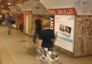 Tragedia sulla Metro A, muore bambino di 5 anni