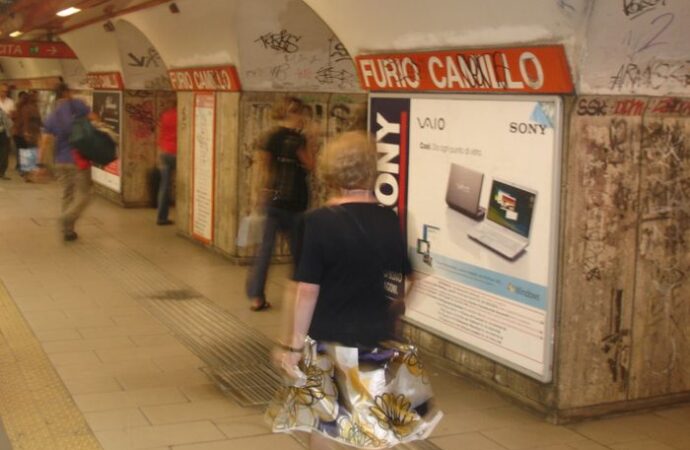 Tragedia sulla Metro A, muore bambino di 5 anni