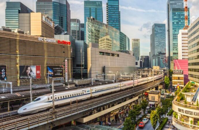 Tokio, ogni giorno 8 milioni di passeggeri in metropolitana