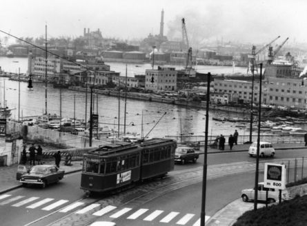 Tra bus, tram e metrò: i 120 anni di Genova in gran movimento