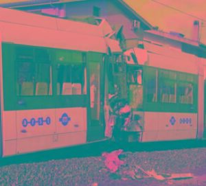 Metro leggera, schianto frontale a Cagliari: 70 feriti