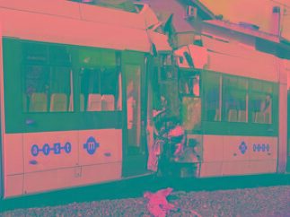 Metro leggera, schianto frontale a Cagliari: 70 feriti