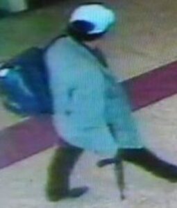 Compra un fucile giocattolo al figlio, panico a Roma