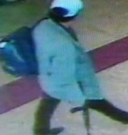 Compra un fucile giocattolo al figlio, panico a Roma