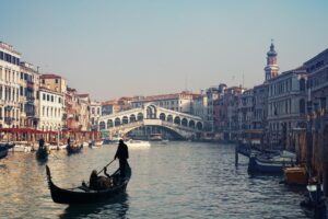 Venezia: Car sharing più “pulito” con le ibride