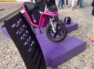 Milano: gli scooter di Motit pronti a sfrecciare sotto il Duomo