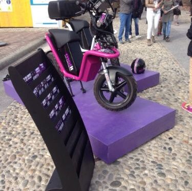Milano: gli scooter di Motit pronti a sfrecciare sotto il Duomo