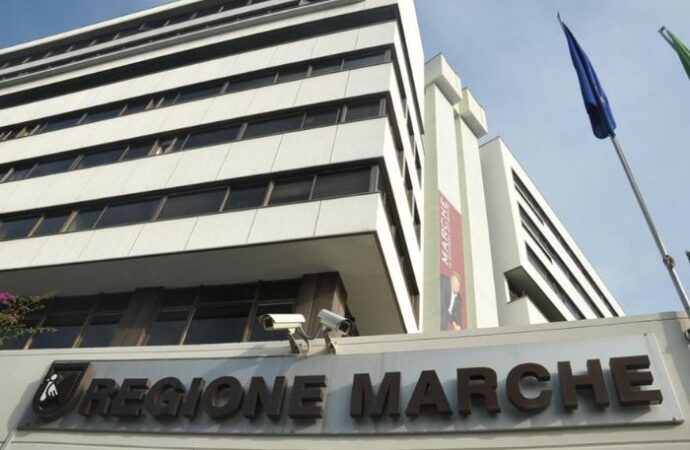 Marche: firmato il nuovo accordo per il Tpl