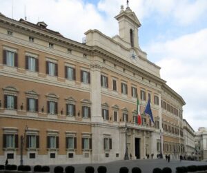Dal decreto fiscale fondi per Rfi, Eav e alla regione Molise