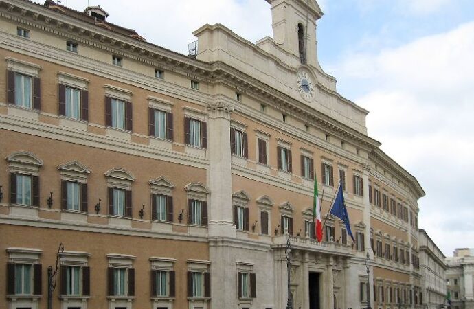 Dal decreto fiscale fondi per Rfi, Eav e alla regione Molise