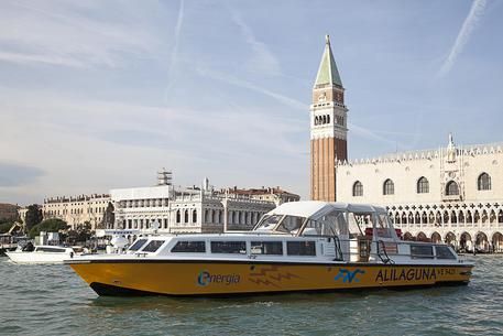 Venezia: arriva “Scossa” il primo battello elettrico