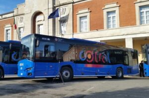 Latina: consegnati 5 nuovi bus Cotral