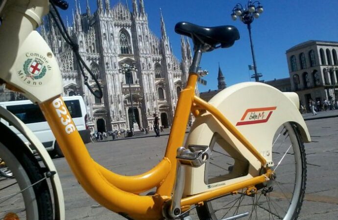 Milano: App, biciclette e velostazioni nel piano da 5 milioni per la mobilità