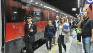 Aumenti Trenitalia: i pendolari si rivolgono all’Antitrust