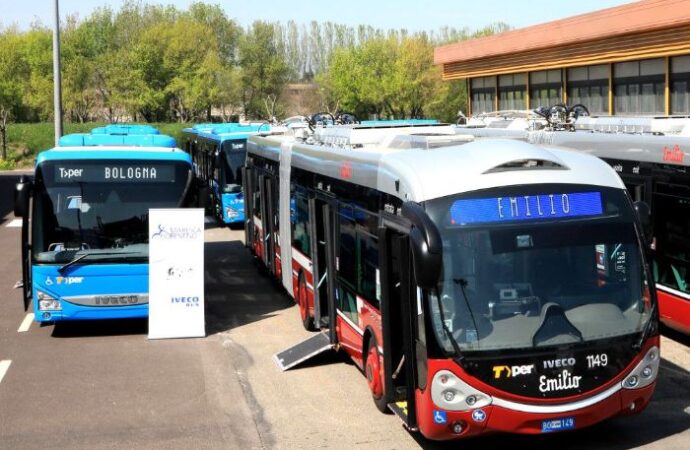 Bologna: Tper ha presentato 16 nuovi bus Iveco