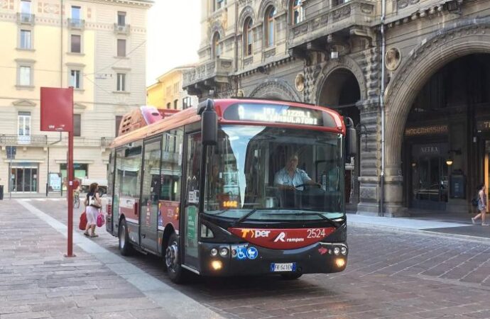 Bologna: Tper, otto nuovi minibus per la città