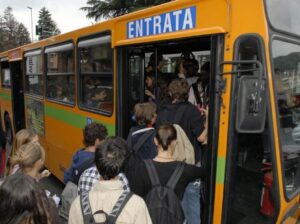 Campania: bus gratis per 100 mila studenti