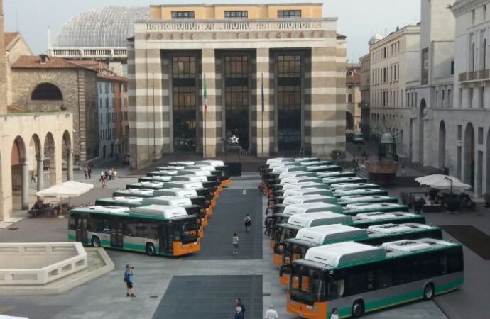 Brescia: presentati 20 nuovi mezzi a metano