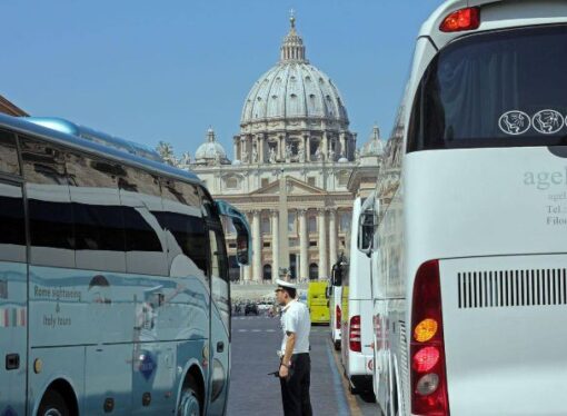 Roma: bus turistici, sì della commissione al nuovo regolamento