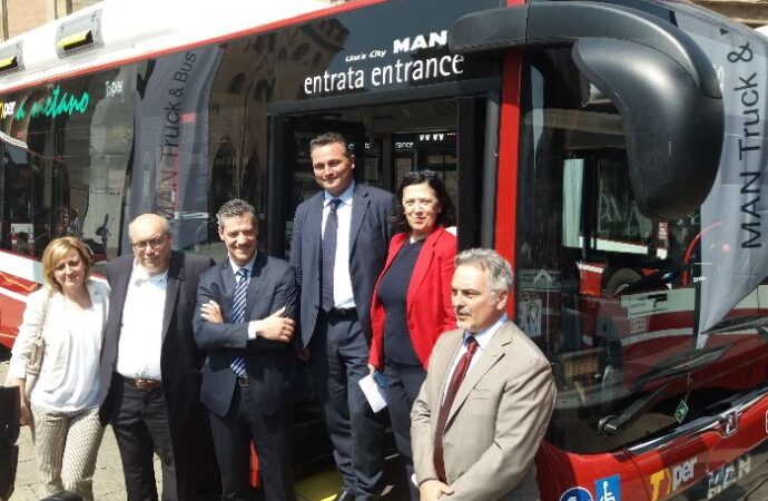 Bologna: Tper, presentati i nuovi bus a metano
