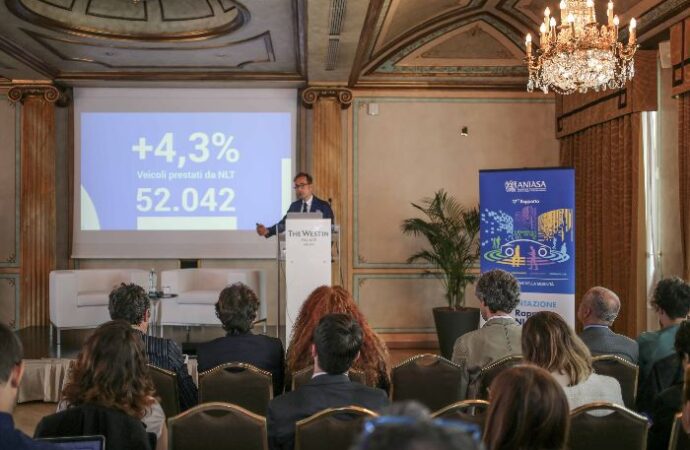 Rapporto Aniasa: cresce la sharing mobility