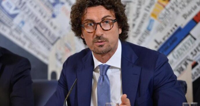 Lotta agli sprechi e meno corruzione, le priorità del neo ministro Toninelli