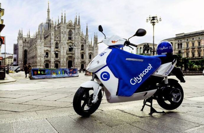 Milano: sbarcano in città glòi scooter elettrici di Cityscoot