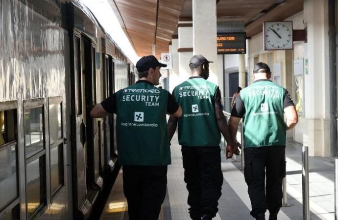 Lombardia: Trenord, i vigilantes scendono dai treni