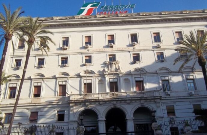 Treni a metano: FS, Snam e Hitachi Rail firmano un memorandum di intesa