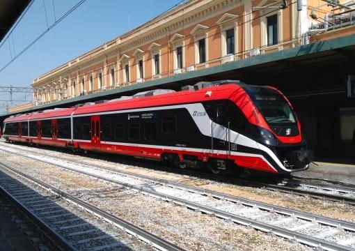 Puglia: FSE, presentato il primo treno elettrico