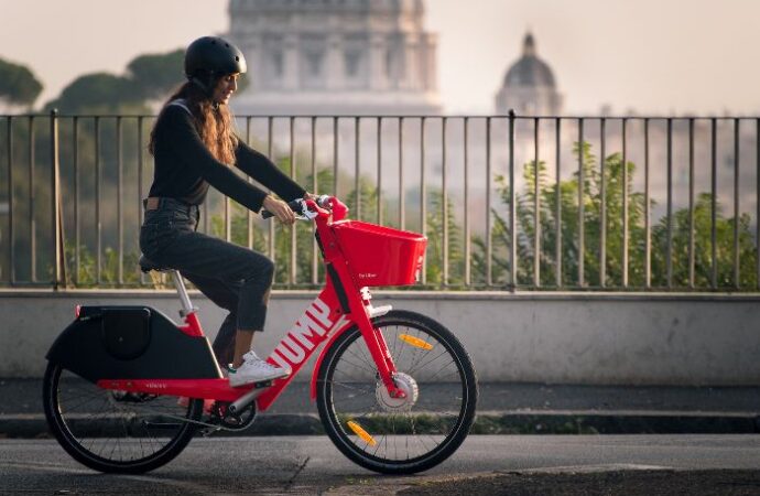 Roma: bike sharing, ci prova Uber